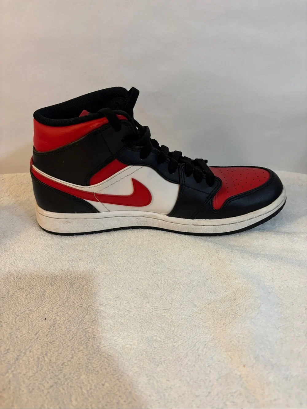 Jordan mid “bred